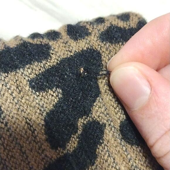 Anna & Ava Women's Leopard Print Brown Wrap Around Plush Scarf OS - Picture 5 of 9